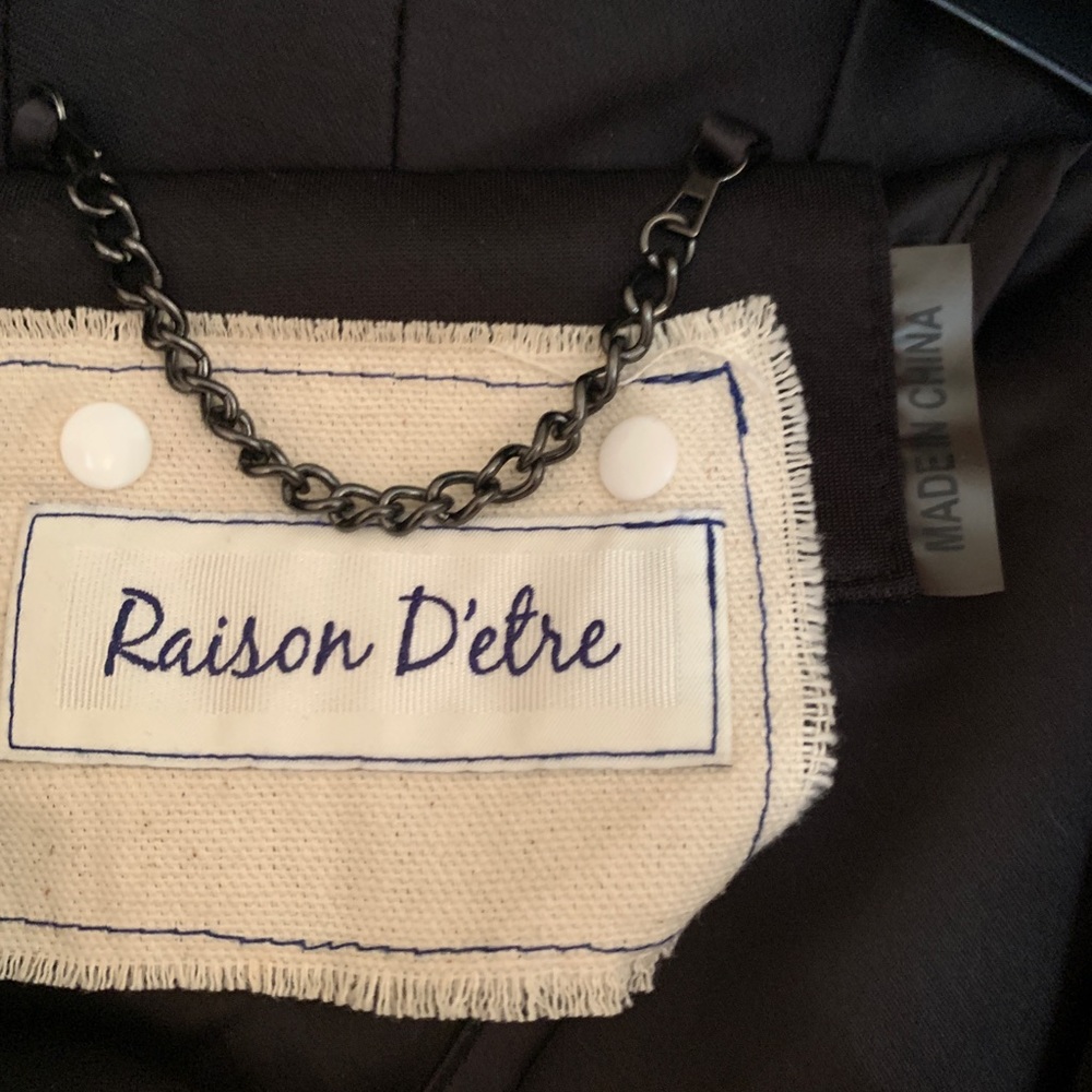Raison d’être cape - Picture 3 of 5